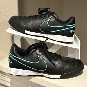 NIKE JR TIEMPOX SOCCER CLEAT YOUTH SZ 3.5Y INDOOR CLEAT 819191-004